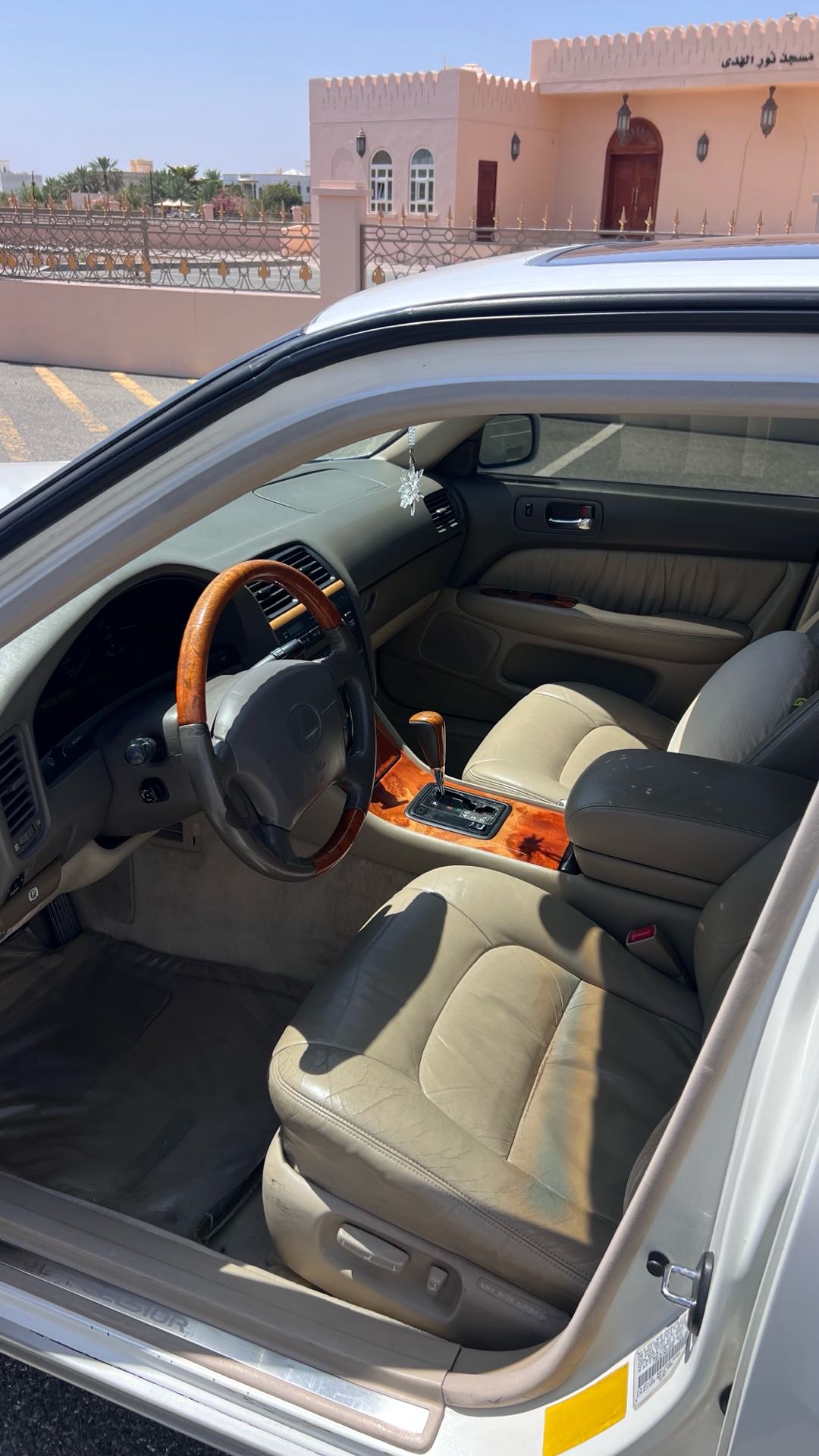 Car Image 1998 LEXUS LS 400