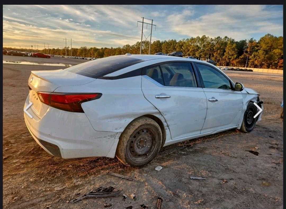 Car Image 2019 NISSAN ALTIMA SV