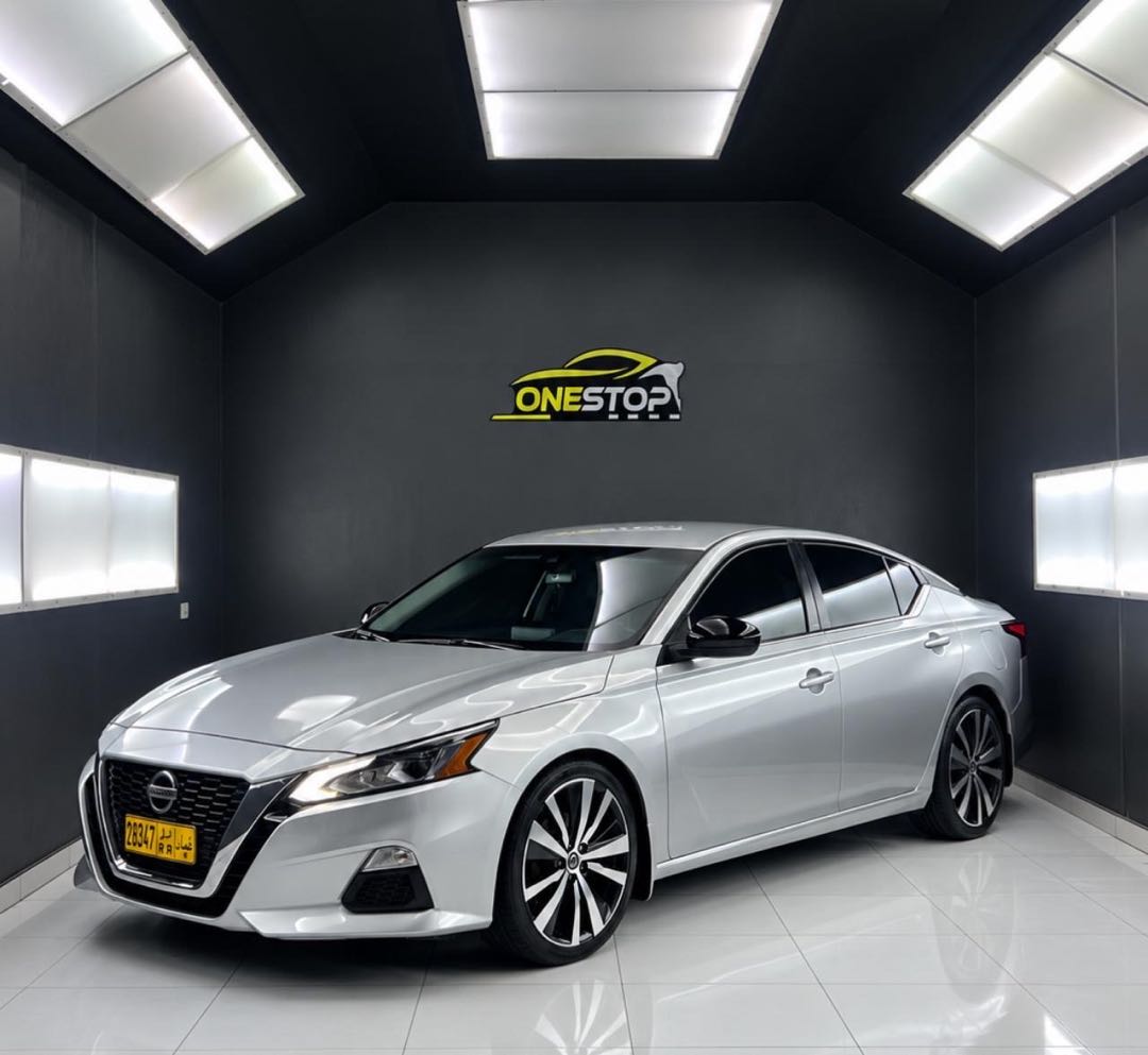 Car Image 2020 NISSAN ALTIMA SR