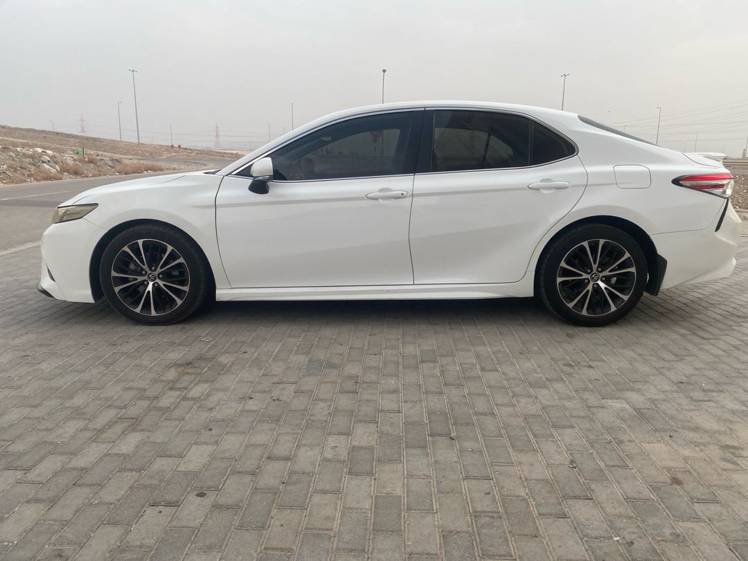Car Image 2019 TOYOTA CAMRY SE
