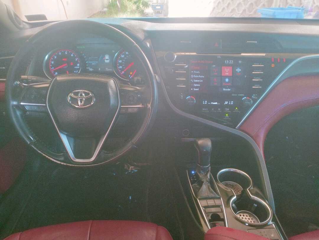 Car Image 2018 TOYOTA CAMRY XSE
