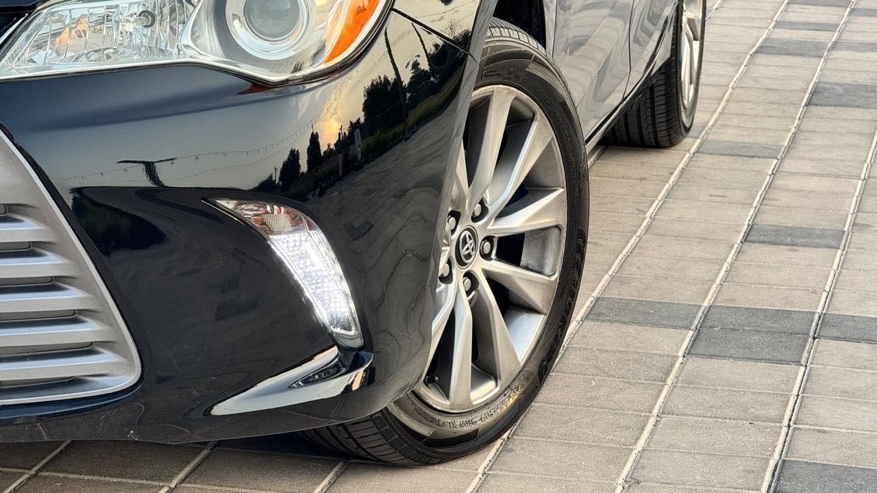 Car Image 2017 TOYOTA CAMRY XLE