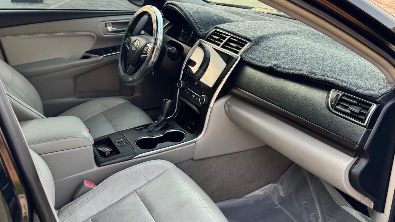 Car Image 2017 TOYOTA CAMRY XLE