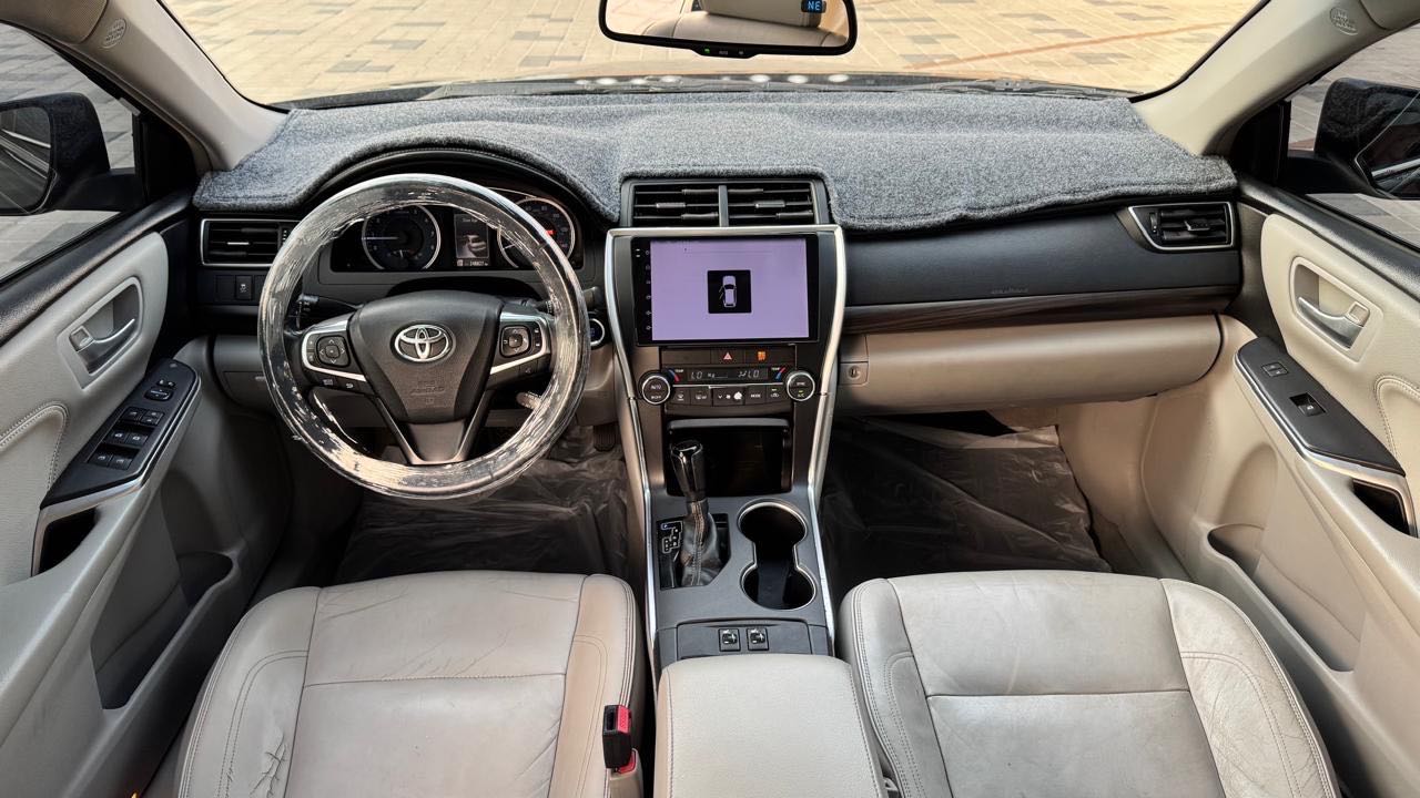 Car Image 2017 TOYOTA CAMRY XLE