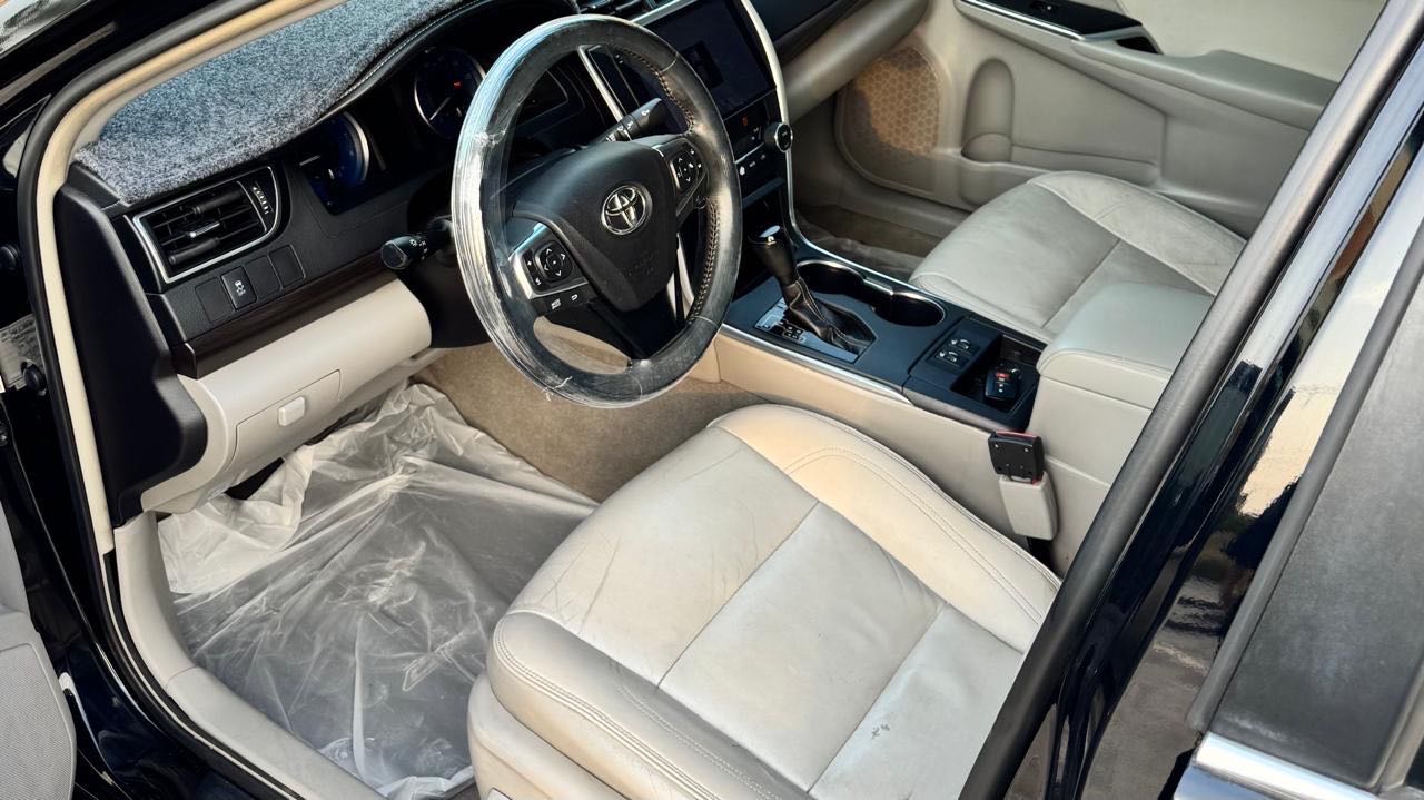 Car Image 2017 TOYOTA CAMRY XLE