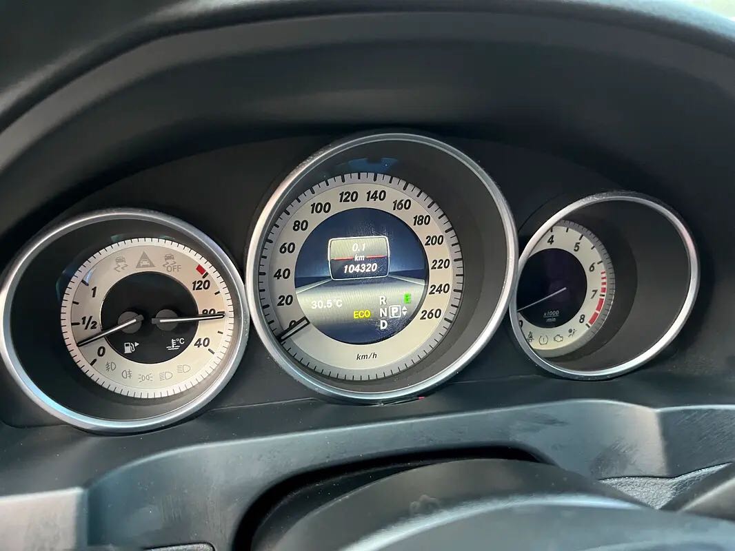 Car Image 2014 MERCEDES E Class 200