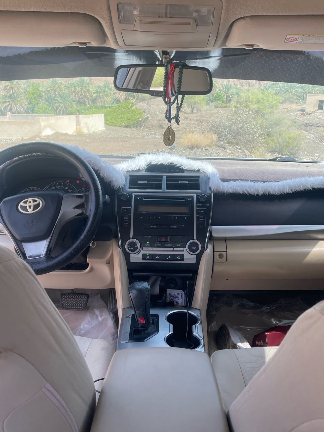 Car Image 2012 TOYOTA CAMRY SE