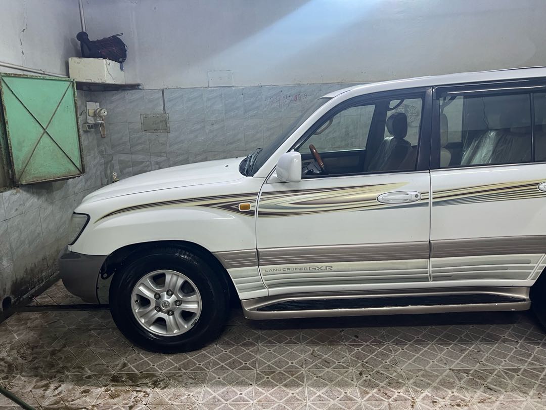 Car Image 2006 TOYOTA LAND CRUISER GX.R