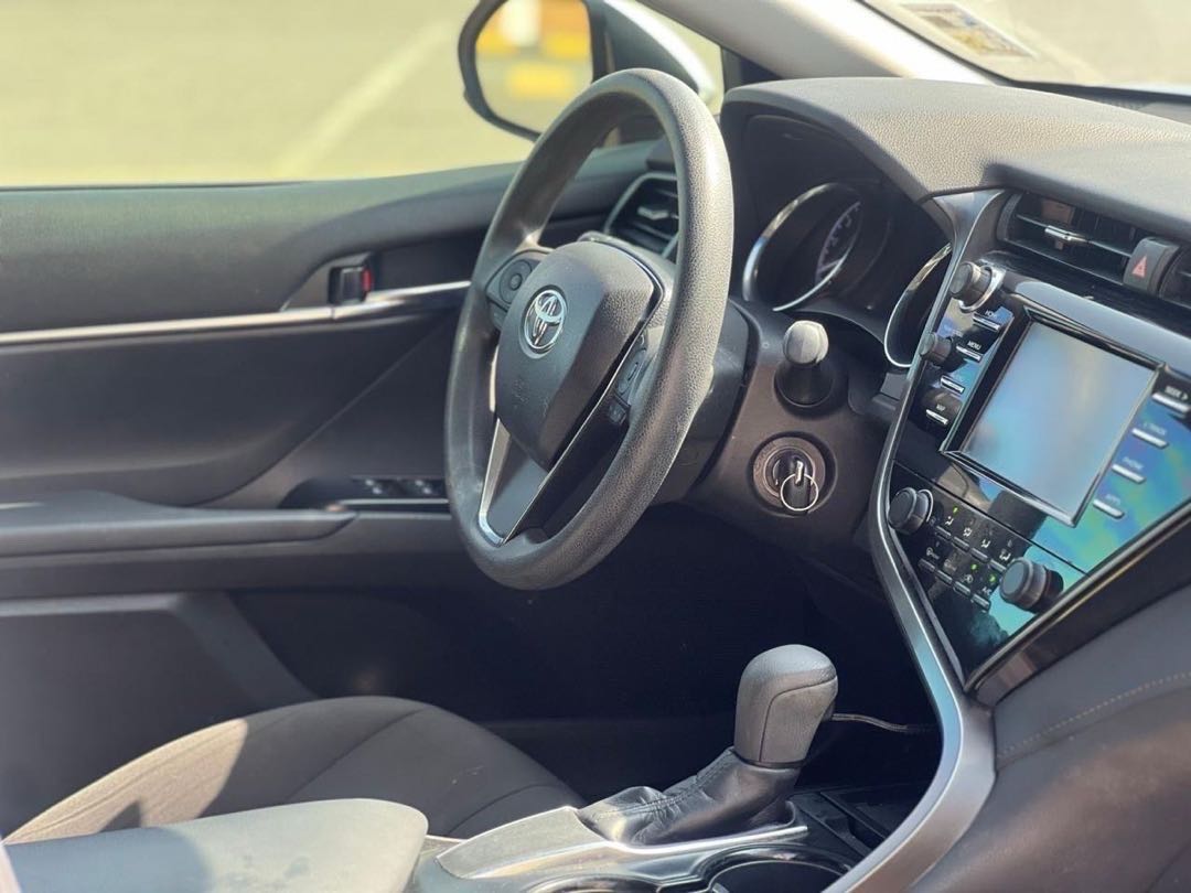 Car Image 2019 TOYOTA CAMRY LE