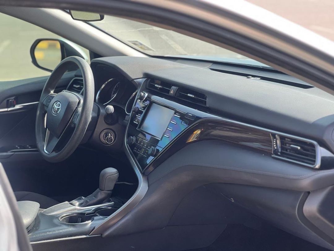 Car Image 2019 TOYOTA CAMRY LE