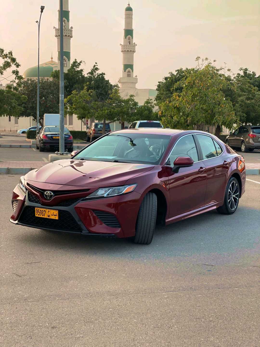 Car Image 2018 TOYOTA CAMRY SE
