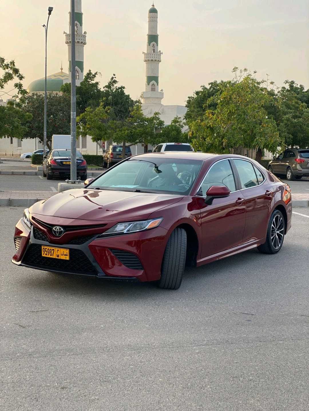 Car Image 2018 TOYOTA CAMRY SE
