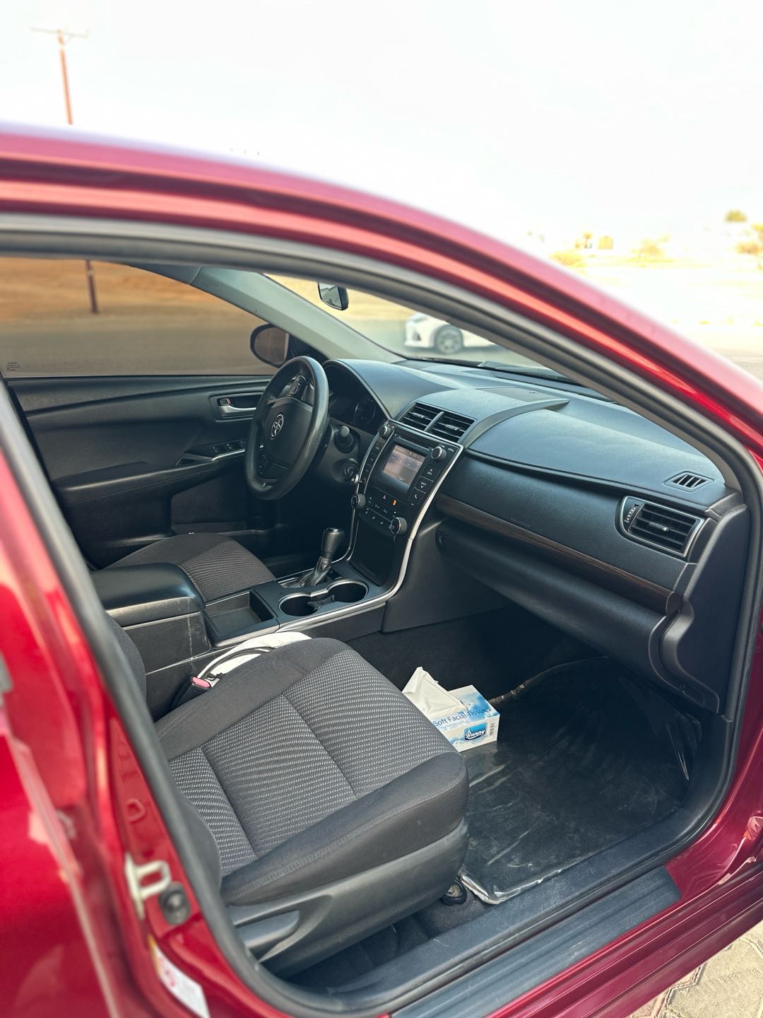 Car Image 2017 TOYOTA CAMRY LE