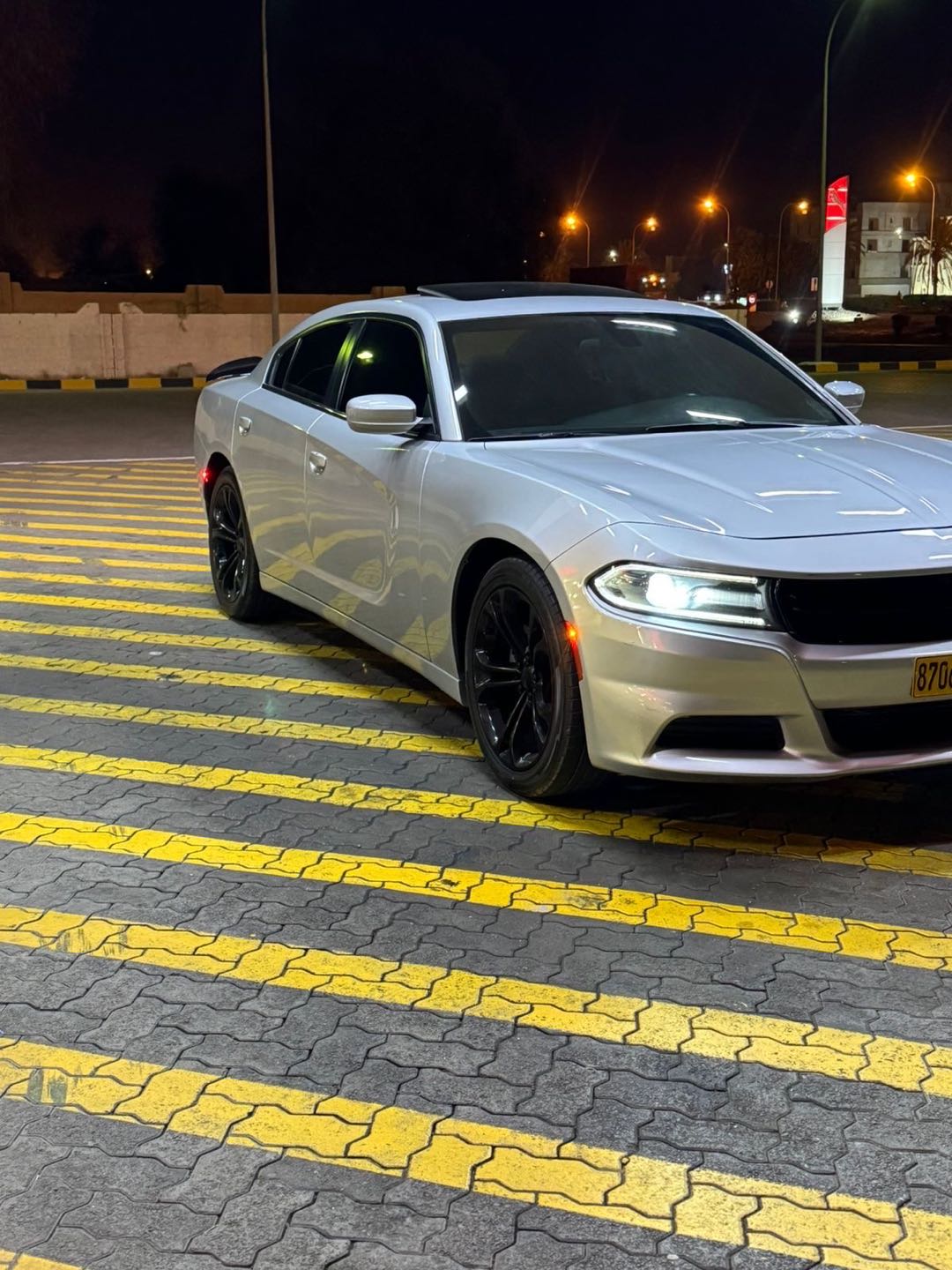 Car Image 2019 DODGE CHARGER SXT