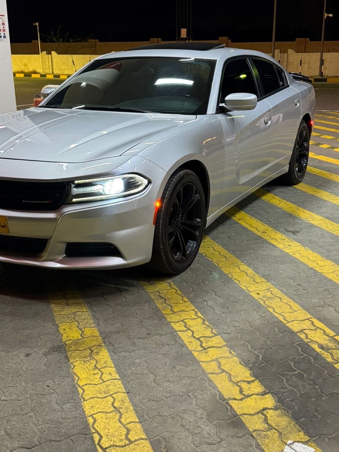 Car Image 2019 DODGE CHARGER SXT