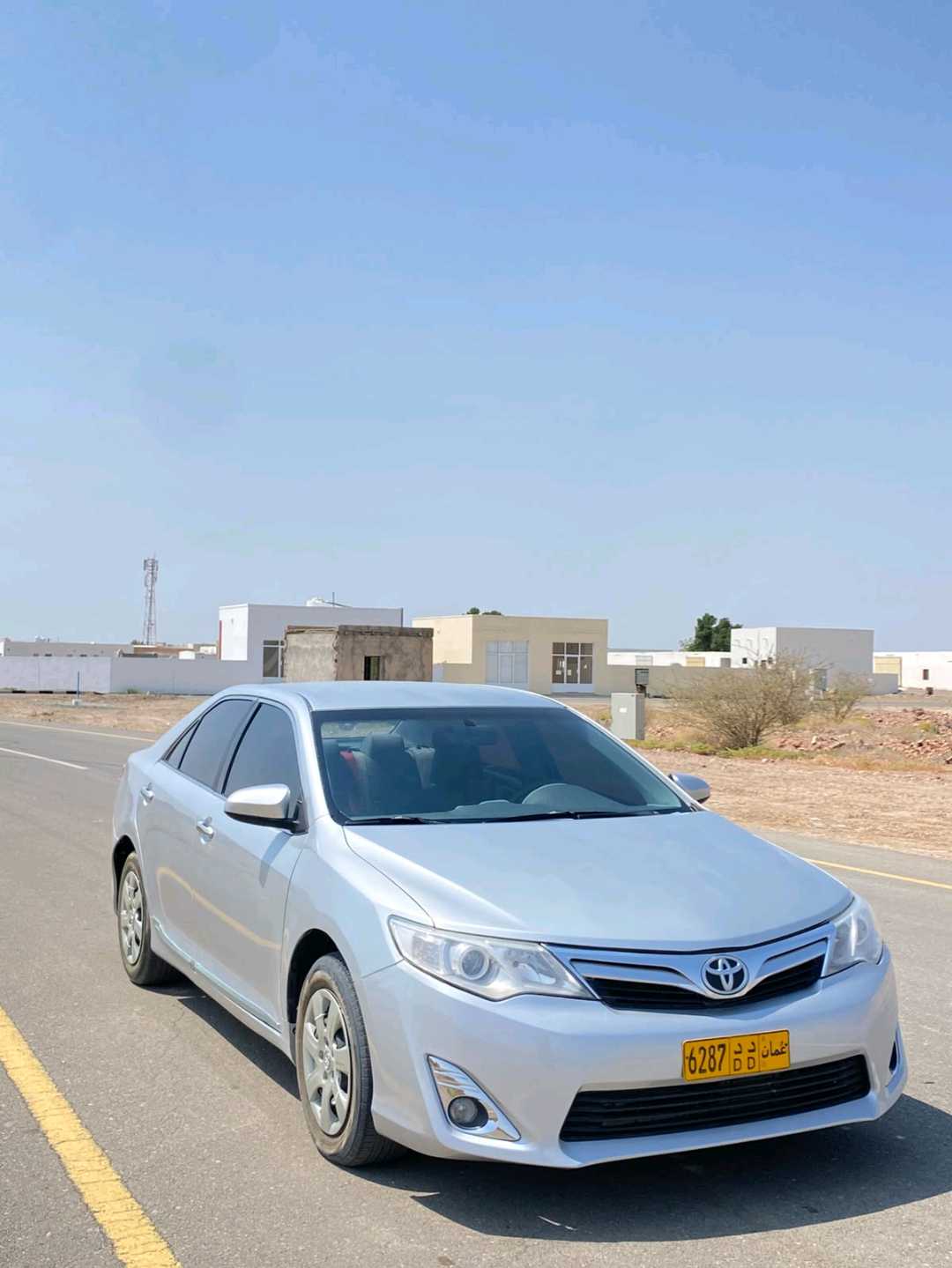 Car Image 2014 TOYOTA CAMRY LE