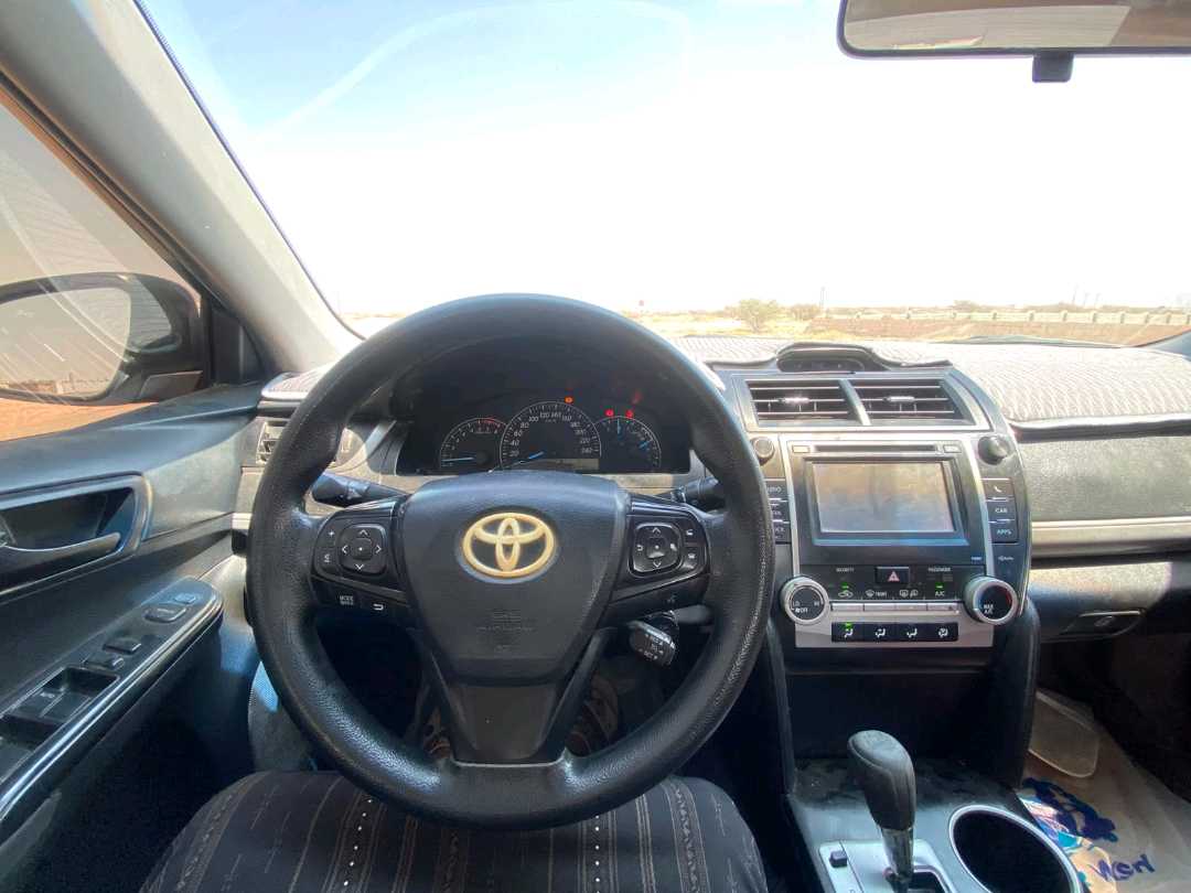 Car Image 2014 TOYOTA CAMRY LE