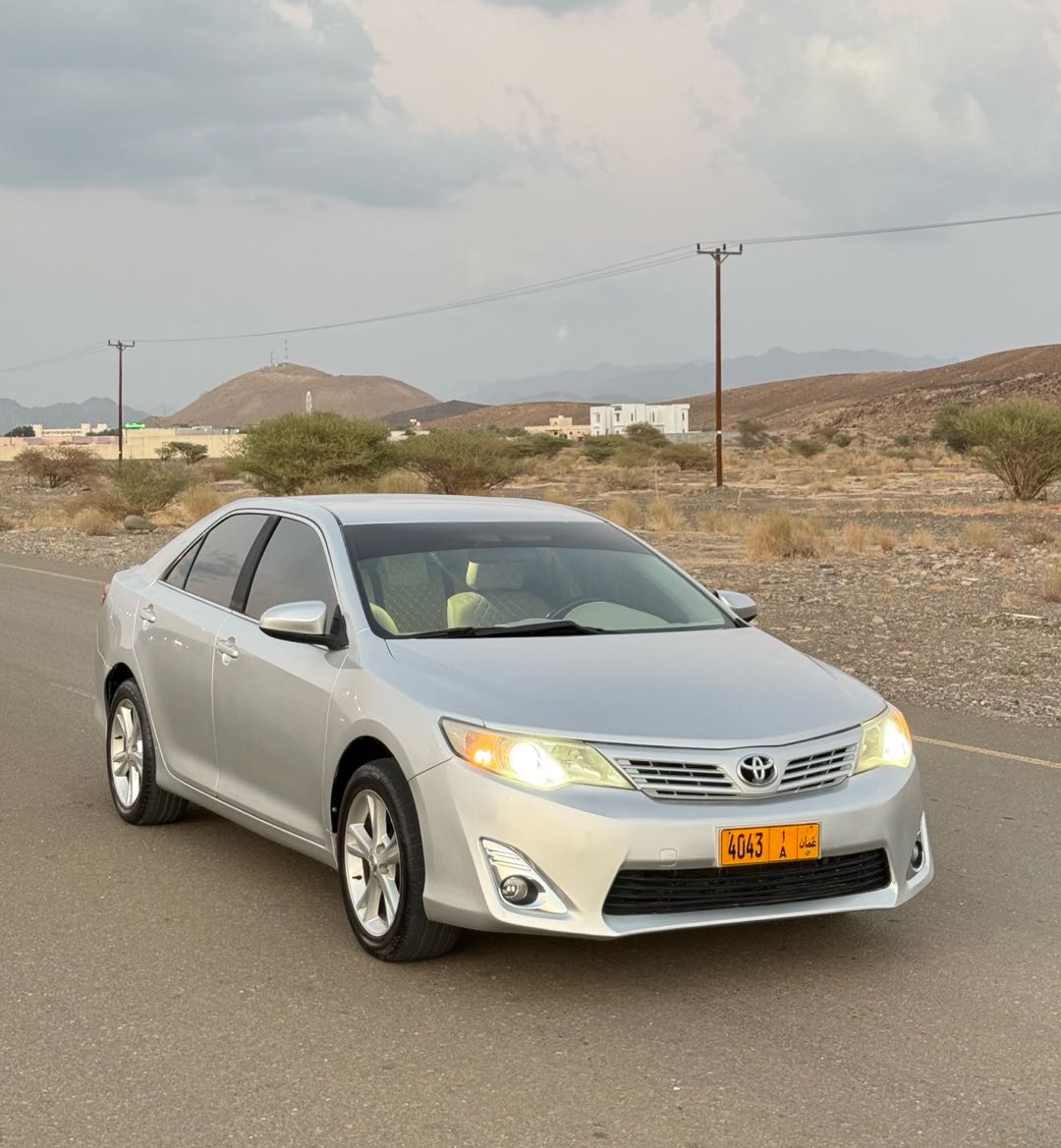 Car Image 2013 TOYOTA CAMRY LE