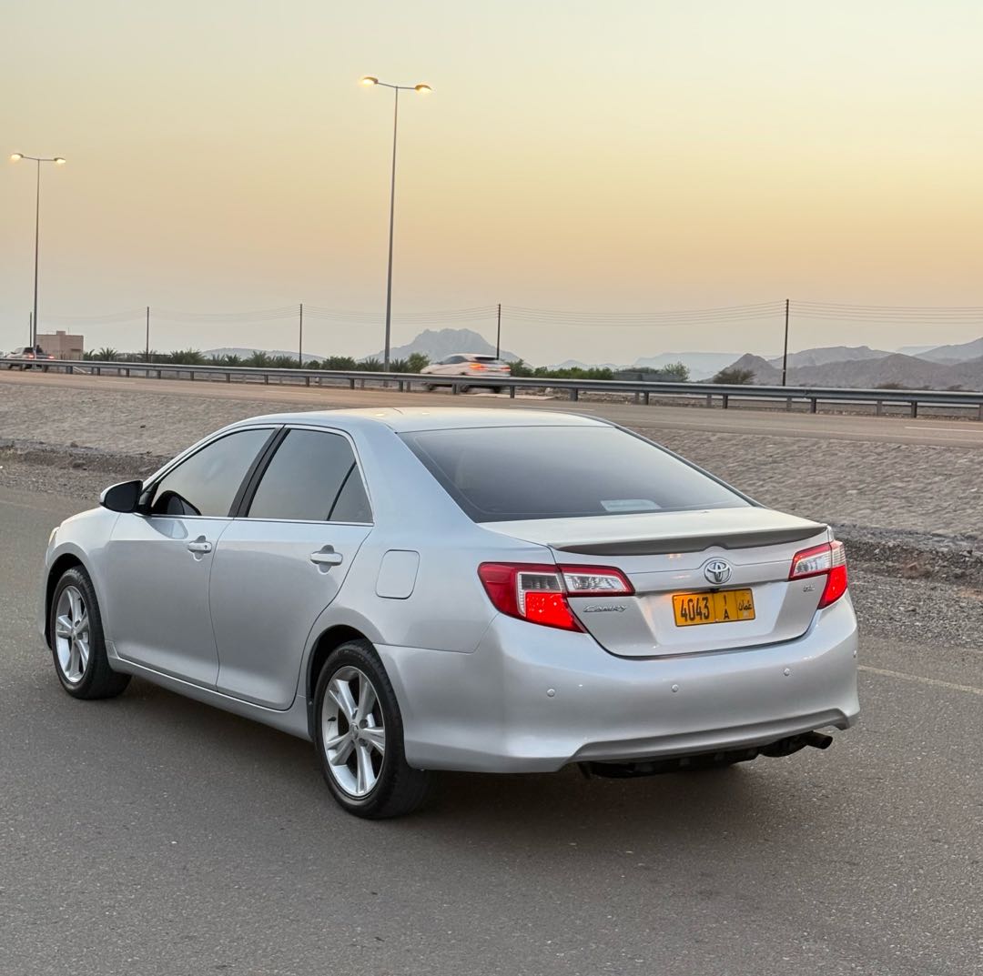 Car Image 2013 TOYOTA CAMRY LE