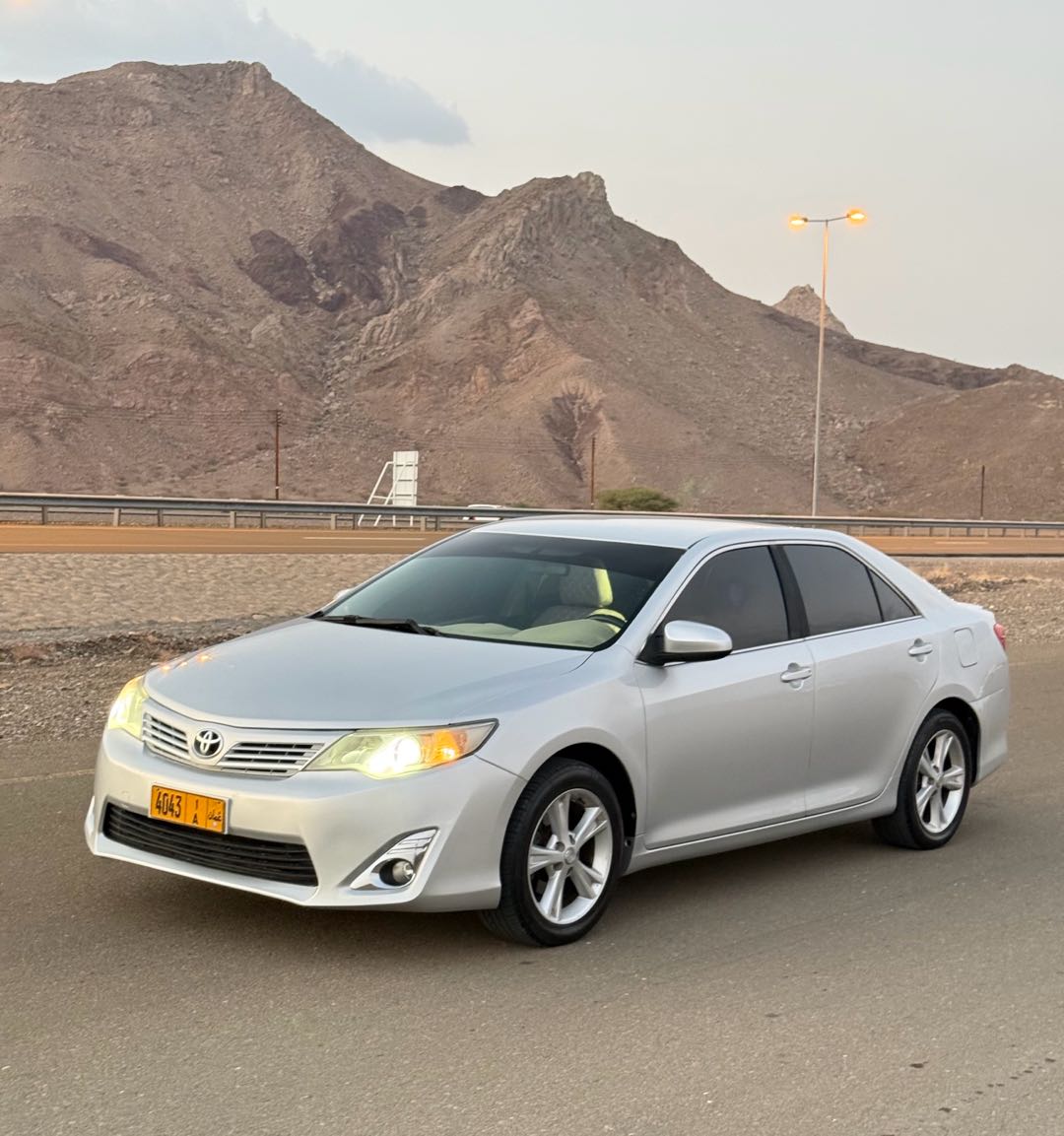 Car Image 2013 TOYOTA CAMRY LE