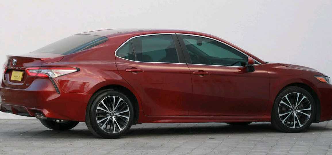 Car Image 2018 TOYOTA CAMRY SE