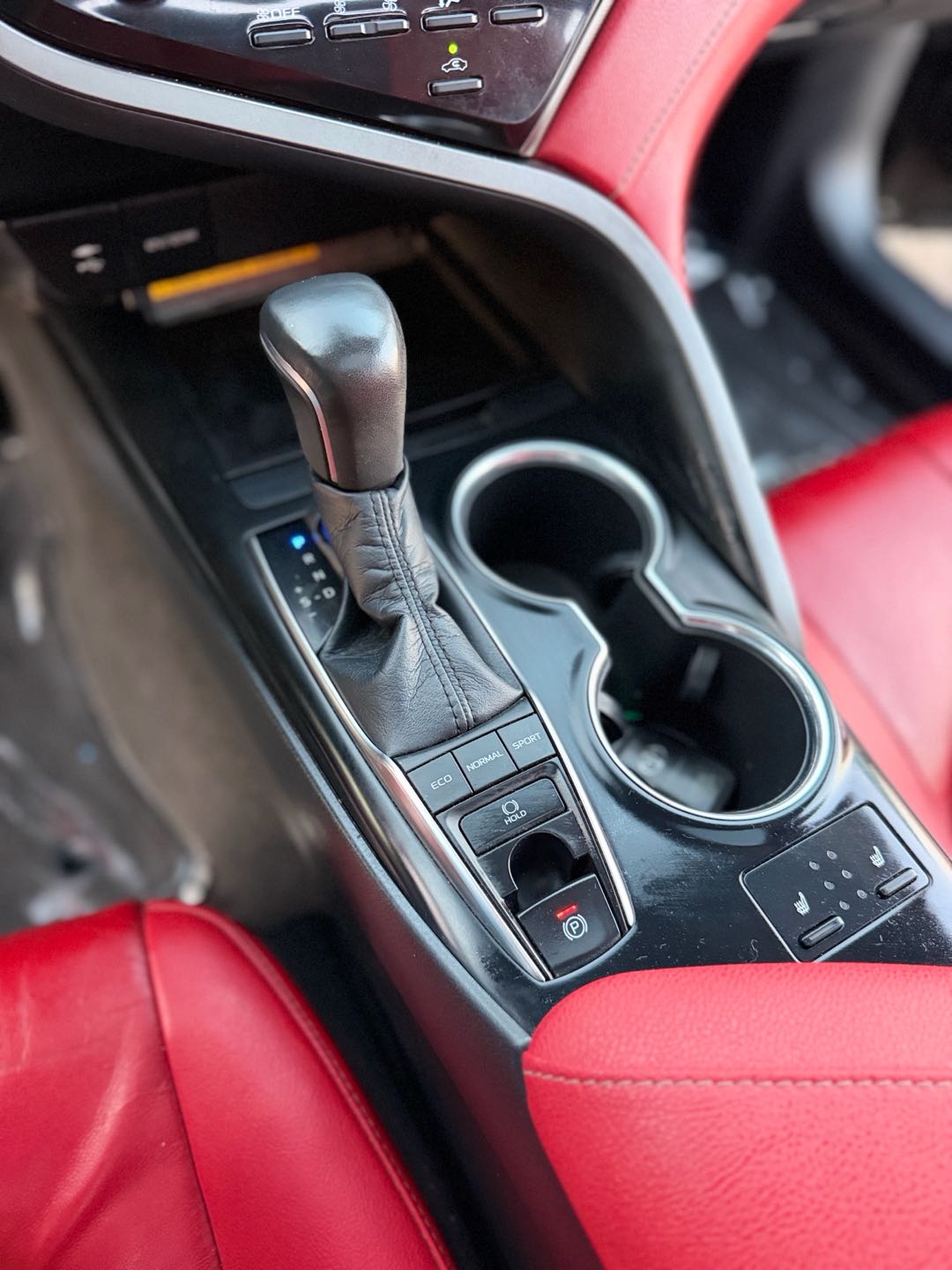 Car Image 2019 TOYOTA CAMRY XSE