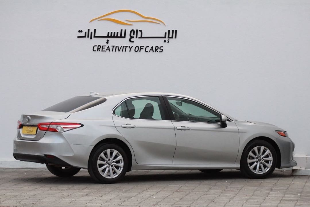 Car Image 2019 TOYOTA CAMRY LE