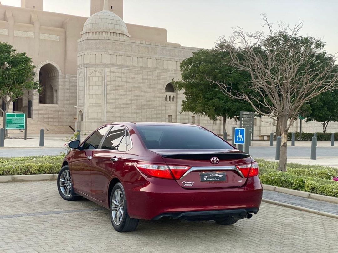 Car Image 2017 TOYOTA CAMRY SE