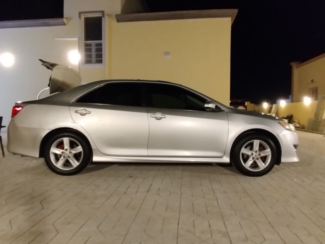 Car Image 2014 TOYOTA CAMRY XLE
