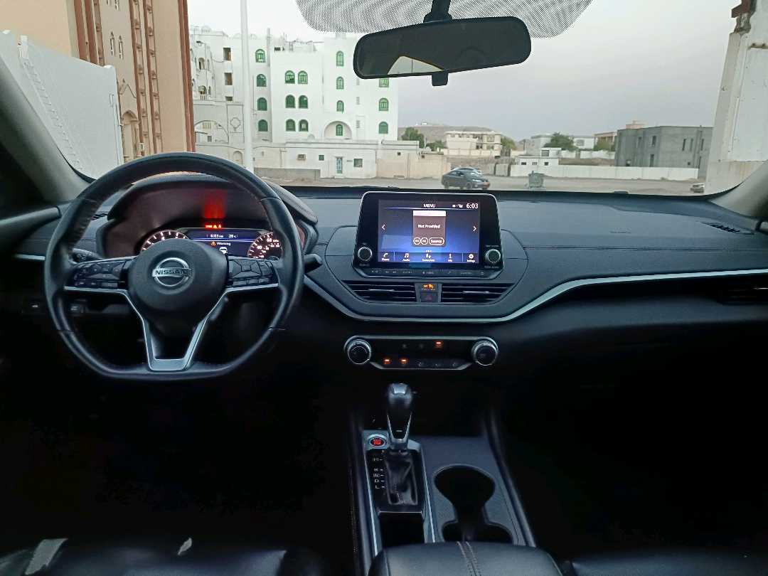 Car Image 2019 NISSAN ALTIMA SR