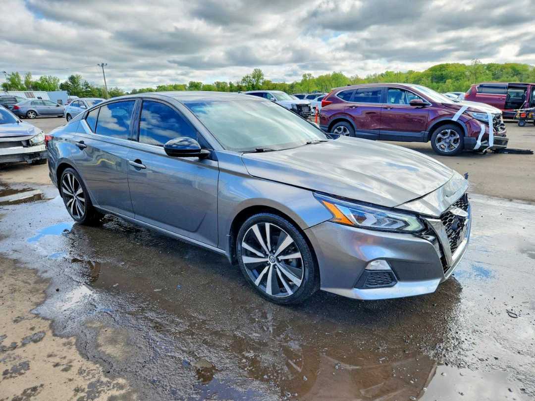 Car Image 2019 NISSAN ALTIMA SR