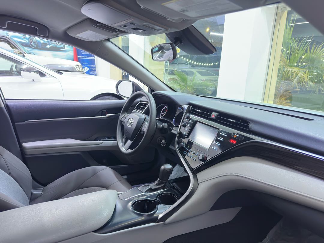 Car Image 2019 TOYOTA CAMRY LE