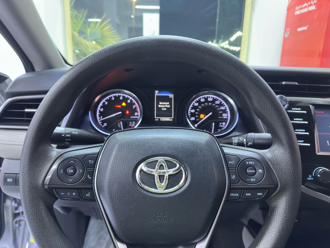 Car Image 2019 TOYOTA CAMRY LE