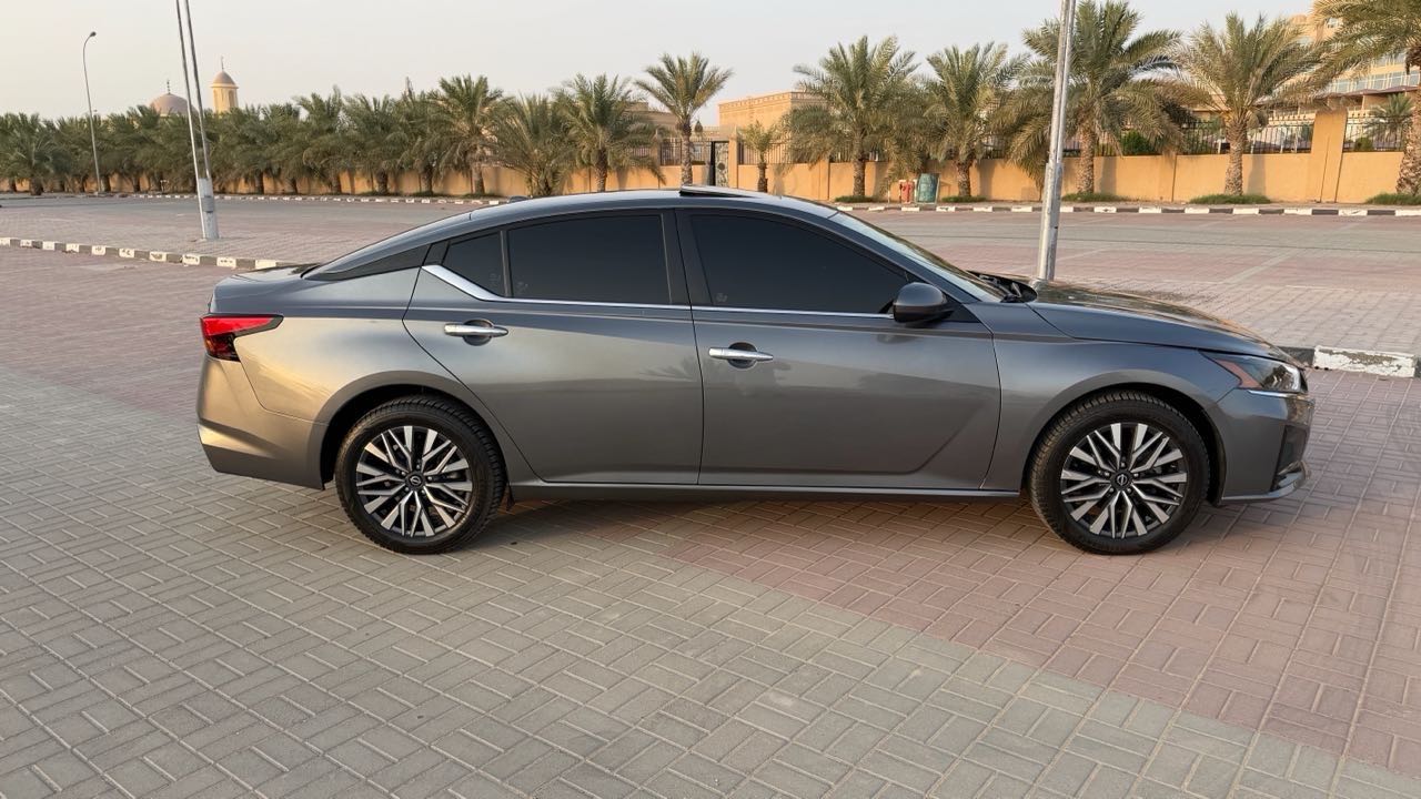 Car Image 2023 NISSAN ALTIMA SV