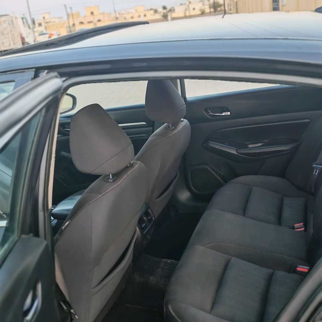 Car Image 2019 NISSAN ALTIMA SV
