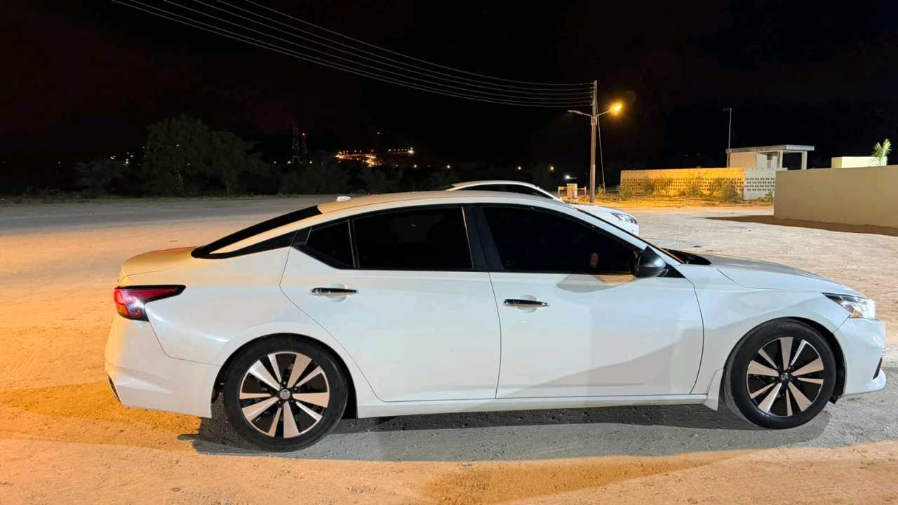 Car Image 2021 NISSAN ALTIMA SV