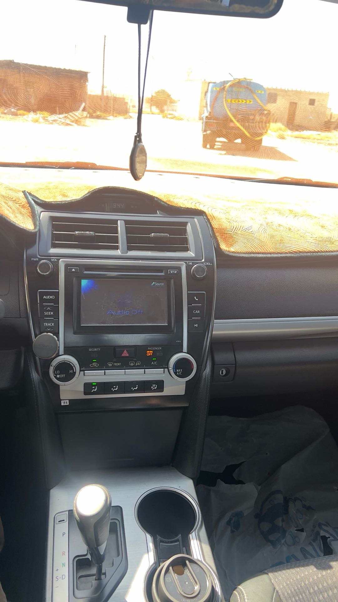 Car Image 2012 TOYOTA CAMRY SE