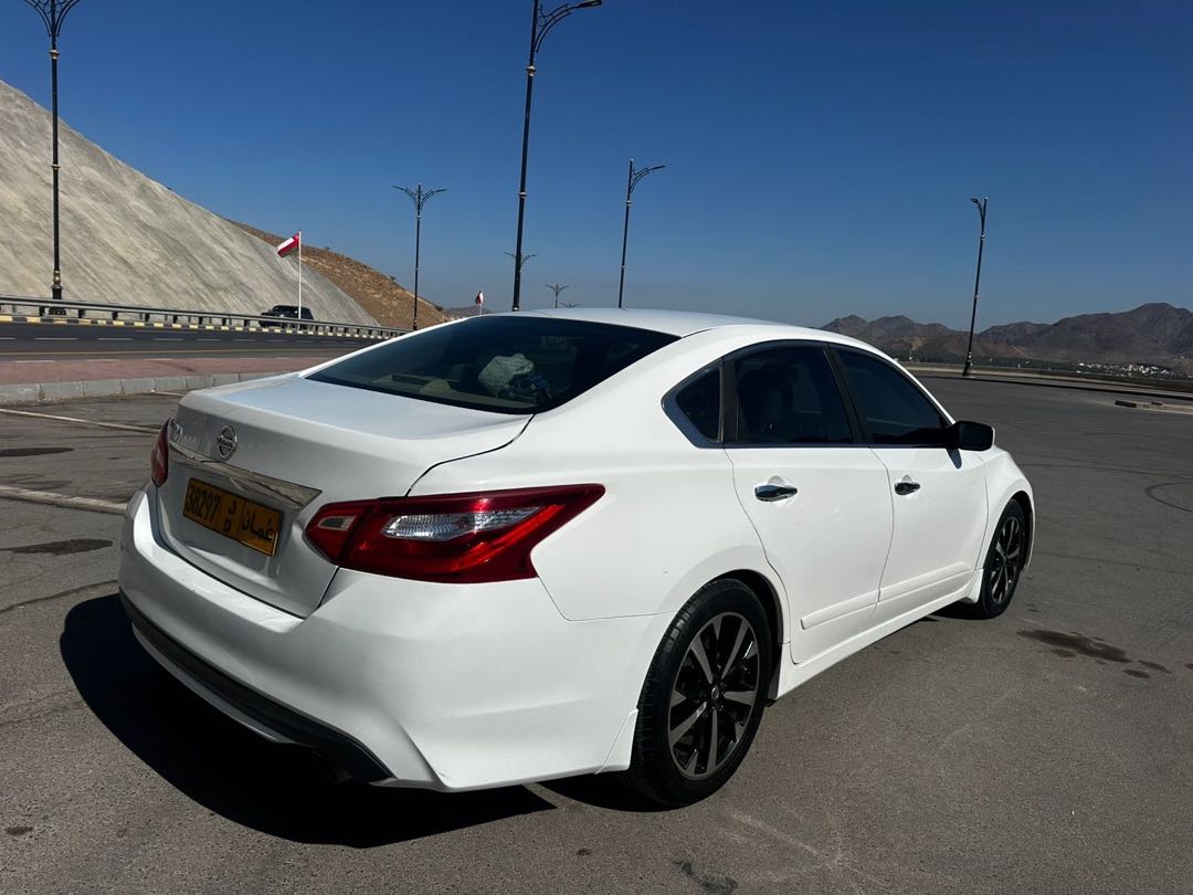 Car Image 2016 NISSAN ALTIMA S