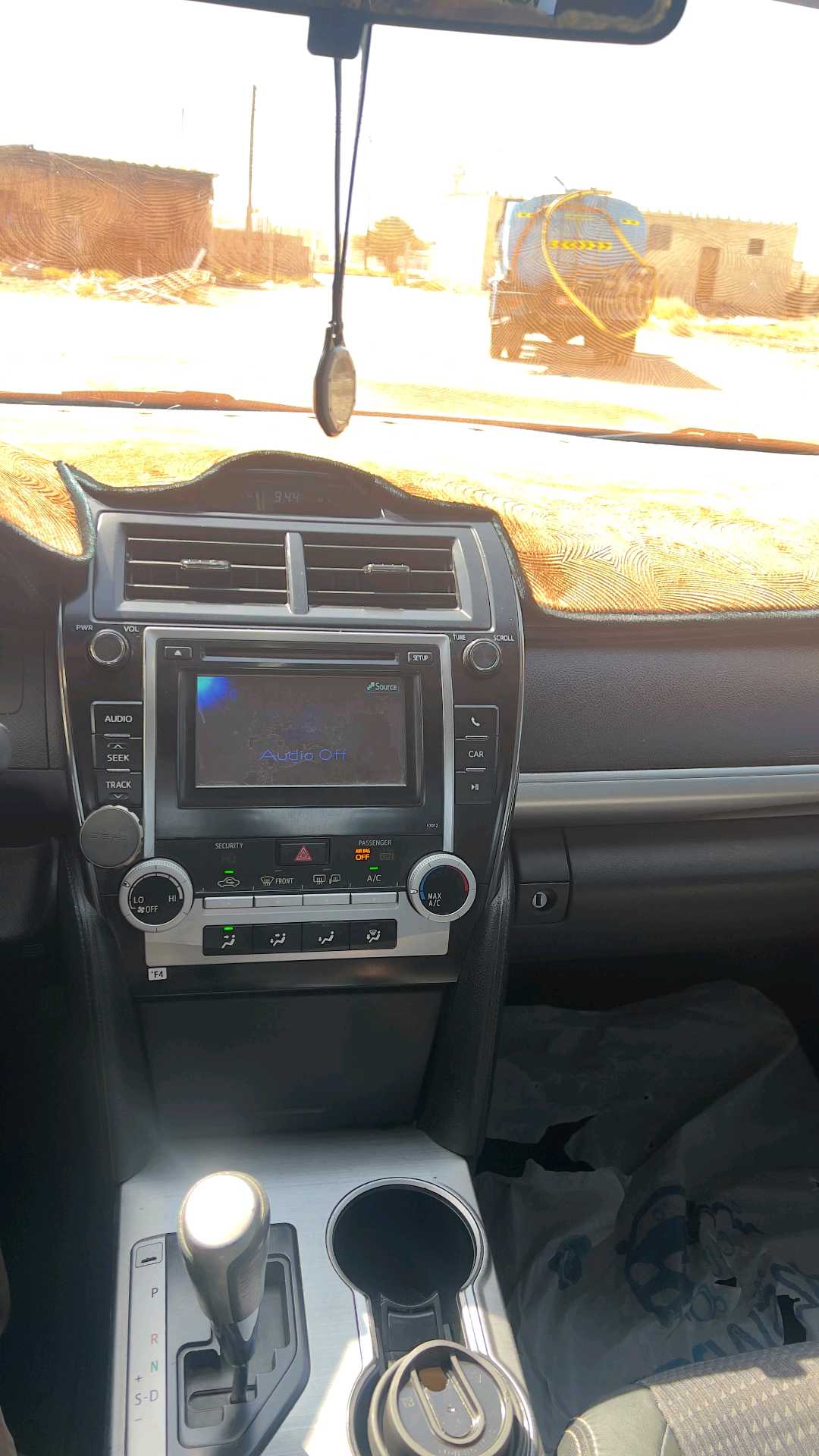Car Image 2012 TOYOTA CAMRY SE
