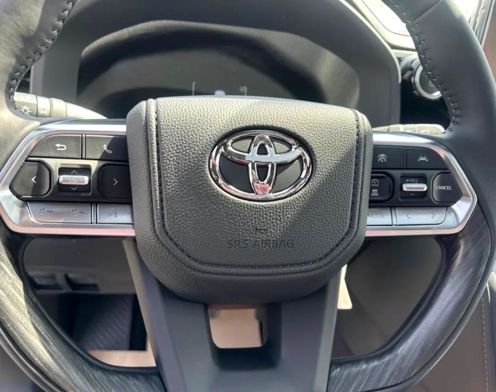 Car Image 2026 TOYOTA LAND CRUISER VX.R