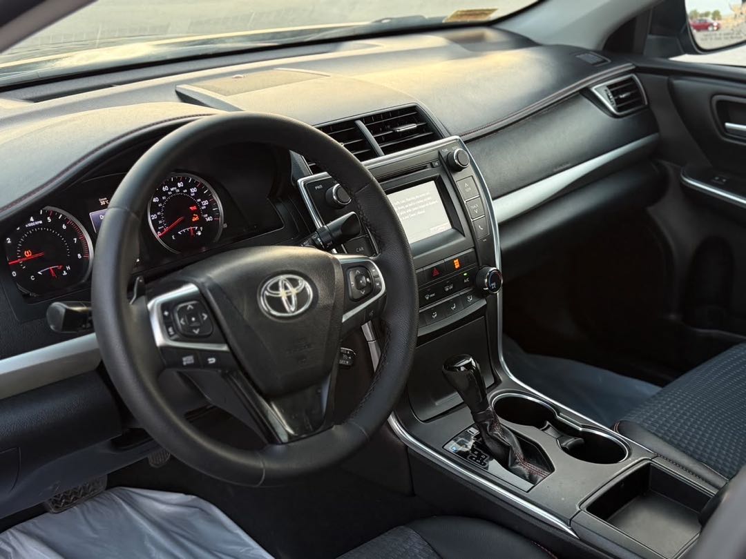 Car Image 2017 TOYOTA CAMRY SE