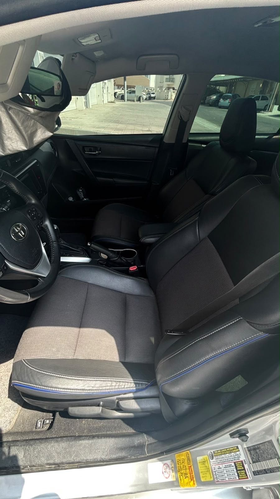 Car Image 2018 TOYOTA COROLLA SE