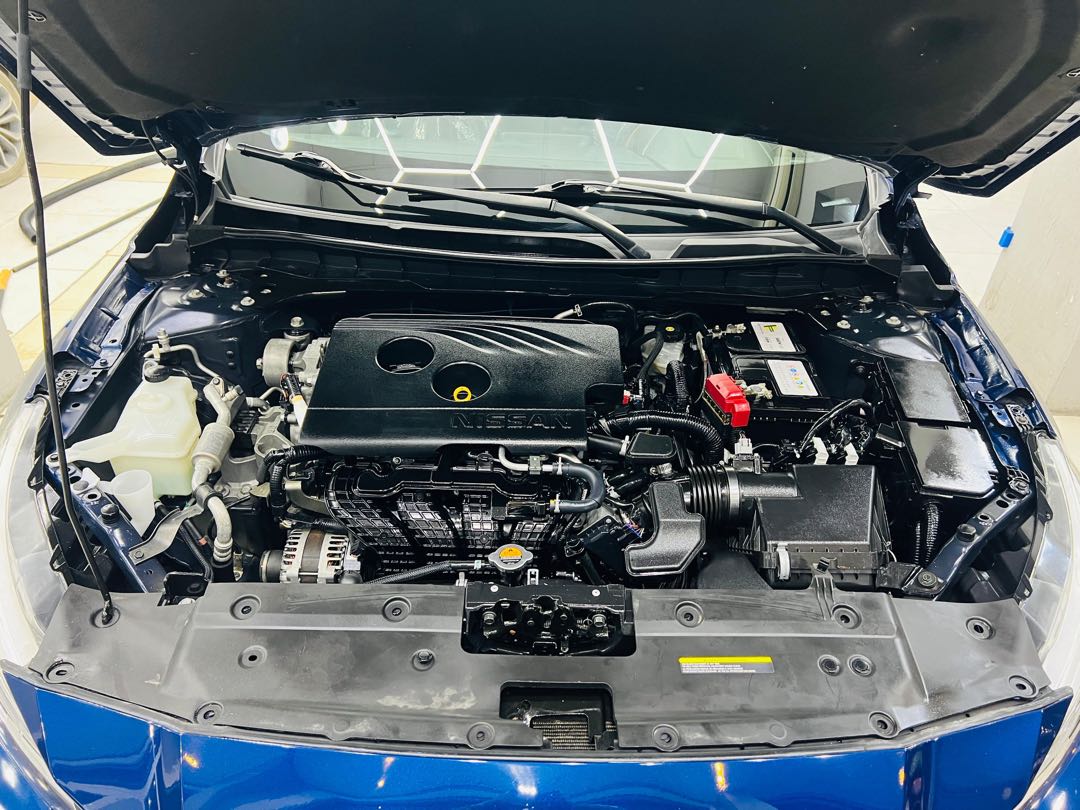 Car Image 2019 NISSAN ALTIMA SR
