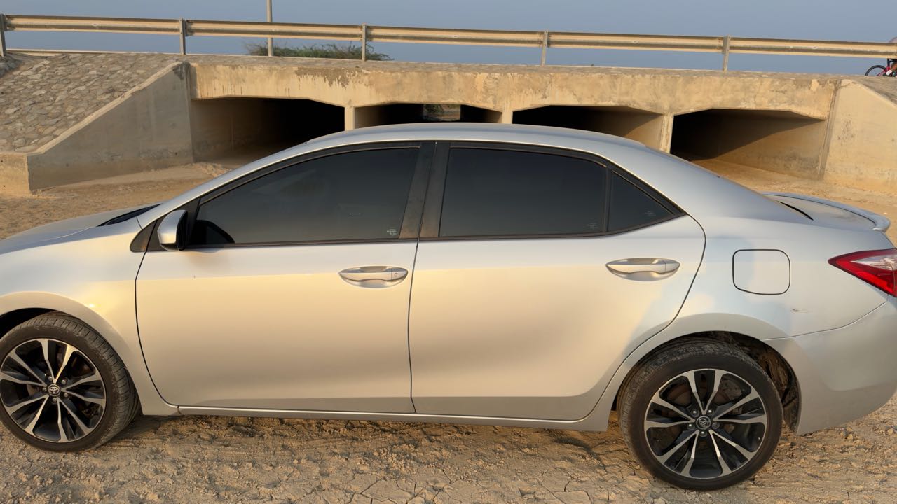 Car Image 2017 TOYOTA COROLLA LE