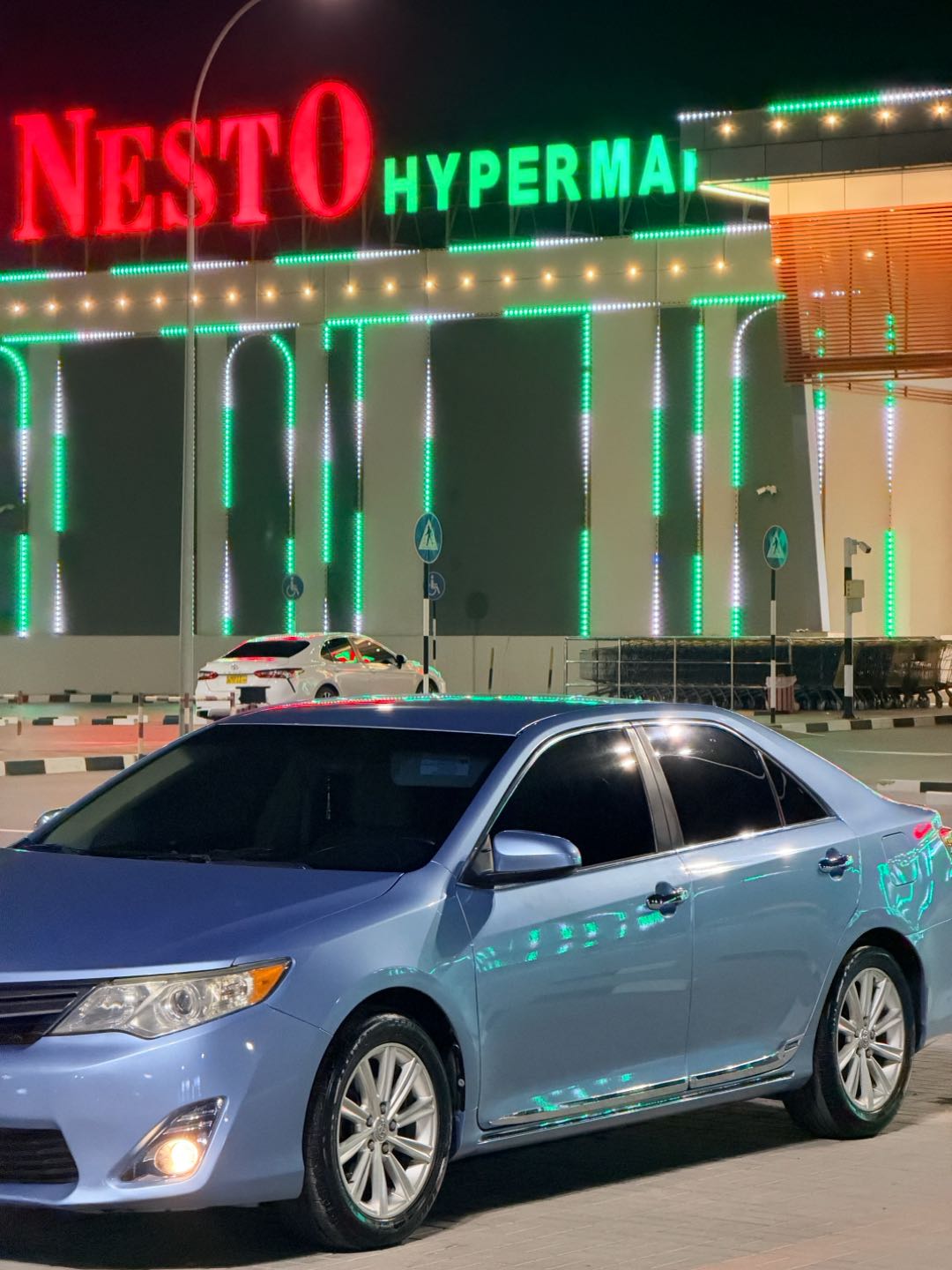 Car Image 2012 TOYOTA CAMRY LE