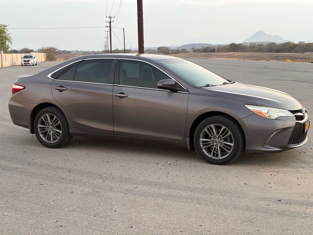 Car Image 2017 TOYOTA CAMRY SE