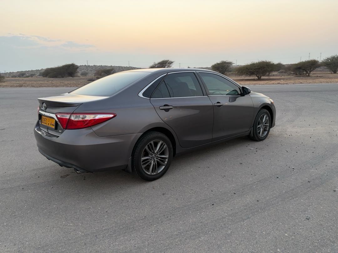 Car Image 2017 TOYOTA CAMRY SE