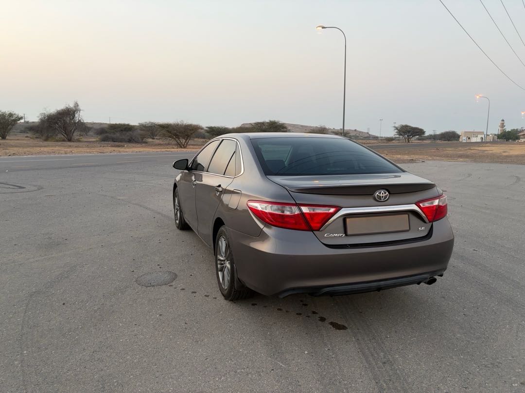 Car Image 2017 TOYOTA CAMRY SE