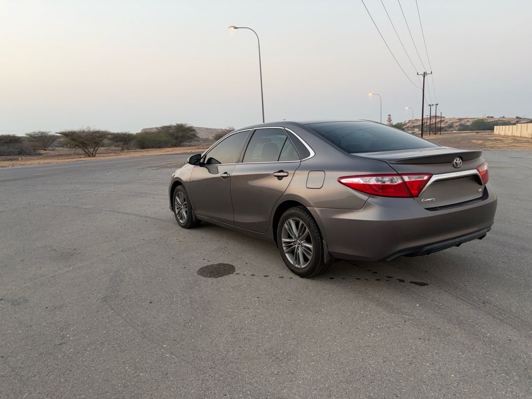 Car Image 2017 TOYOTA CAMRY SE