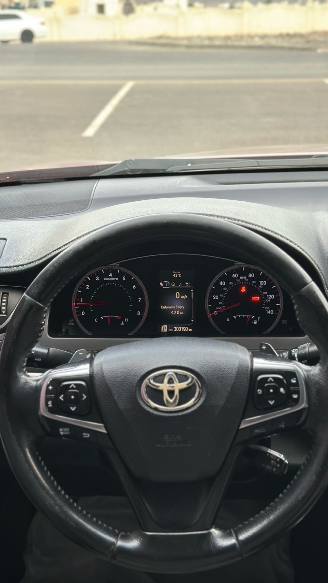Car Image 2015 TOYOTA CAMRY XLE